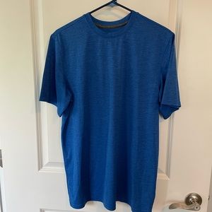 Men’s blue tee